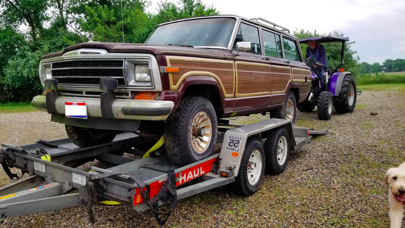 Illustration for article titled What It Was Like Towing a Free Jeep Grand Wagoneer With the 2020 Jeep Gladiator
